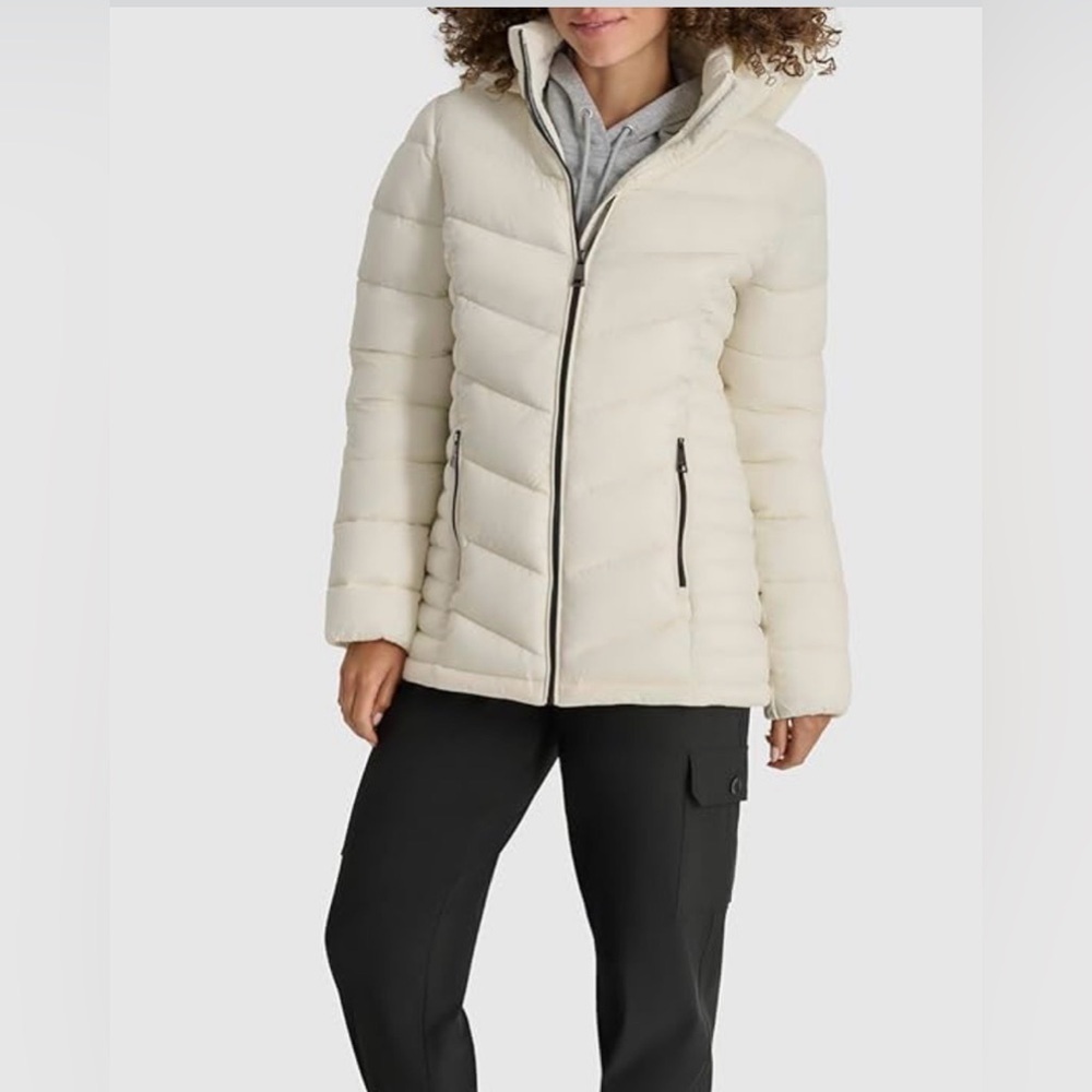 DKNY Women’s White Puffer Jacket - Size M